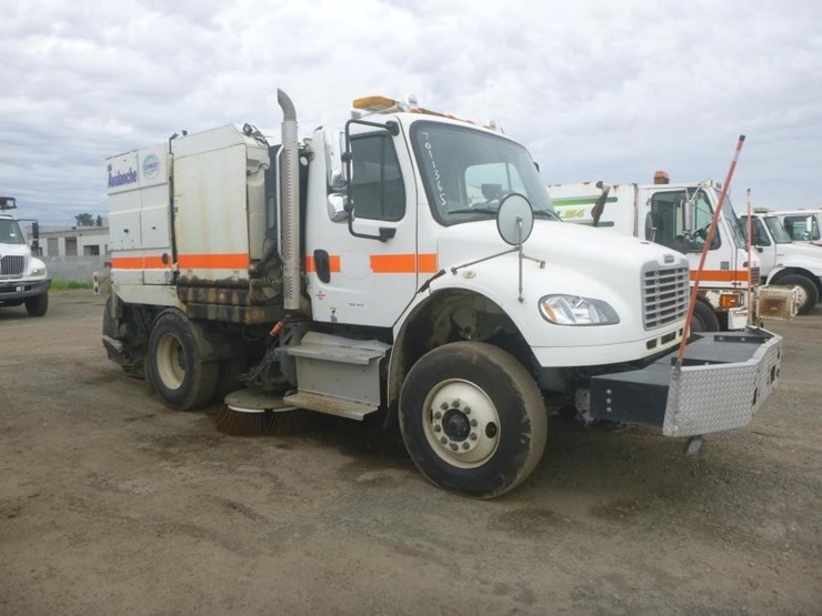 2017-freightliner-m2-106-image-2