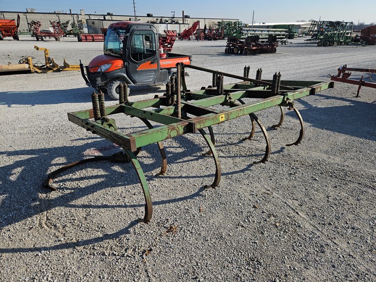 john-deere-100-image-4