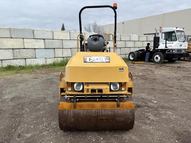 caterpillar-cb24-image-6