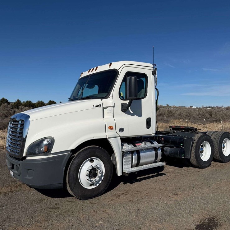 2017 FREIGHTLINER CASCADIA 125