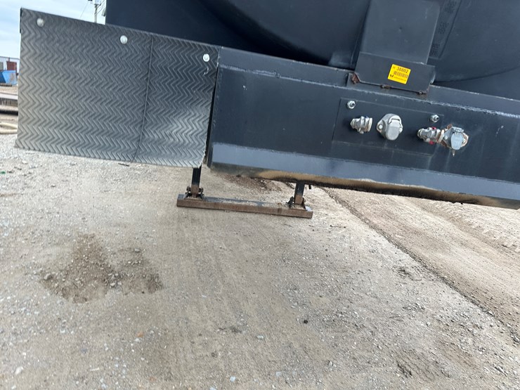 #38802-•-2022-kbh-40'-t/a-6000-gallon-nurse-trailer-vin:-1t9gn4022nc623368-image-27