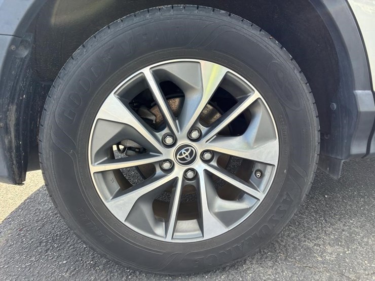 2016-toyota-rav4-image-5