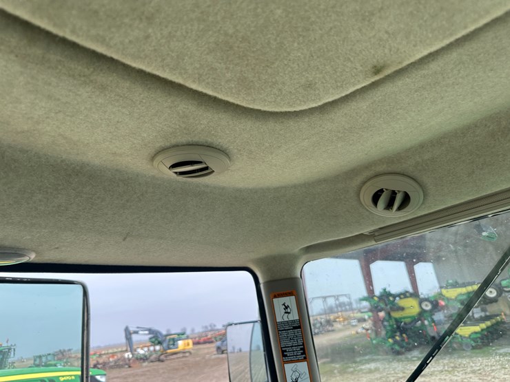 2019-john-deere-8295r-image-65