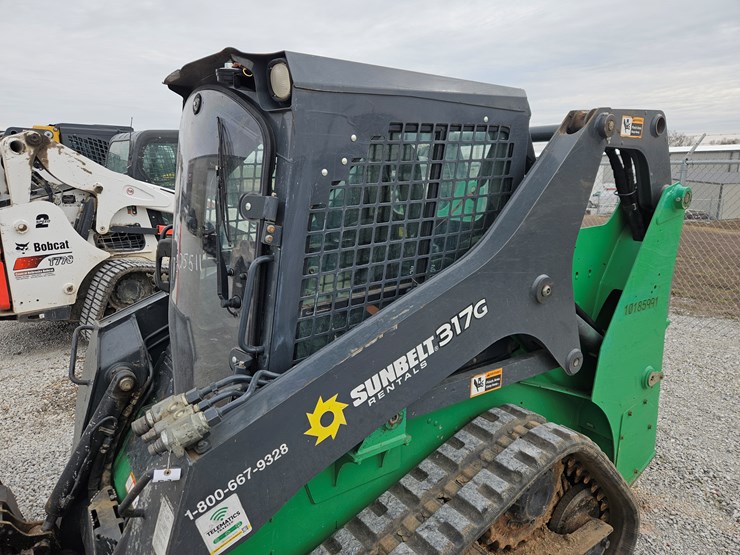 2019-deere-317g-image-13