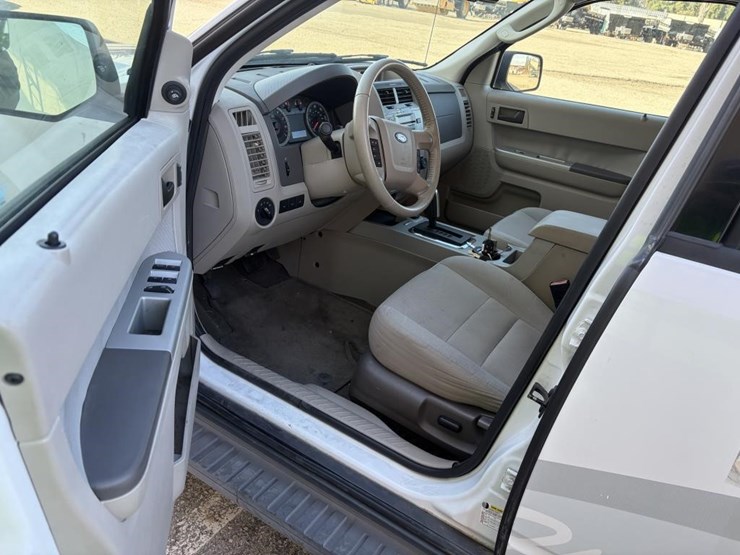 2012-ford-escape-image-13