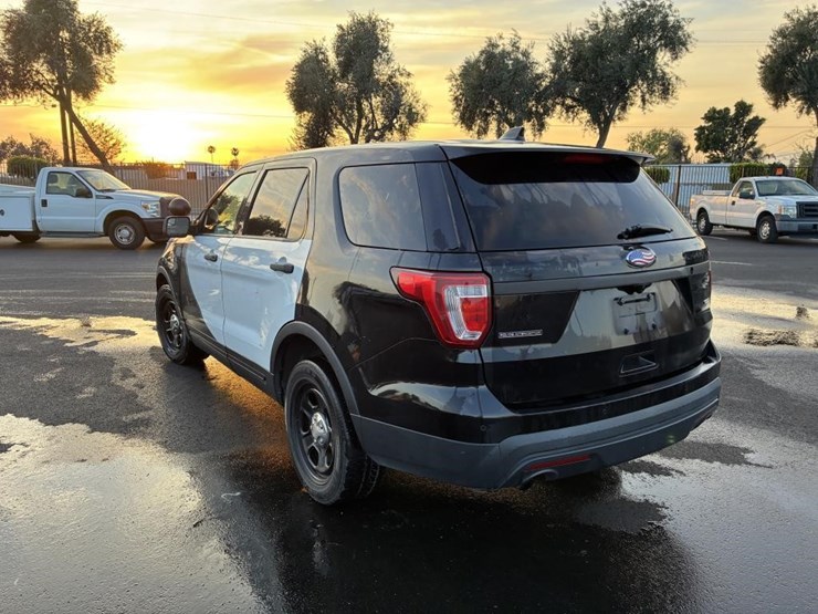 2016-ford-explorer-image-4