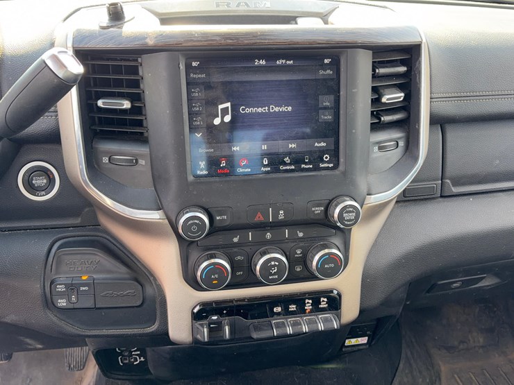 2020-ram-2500-laramie-image-25