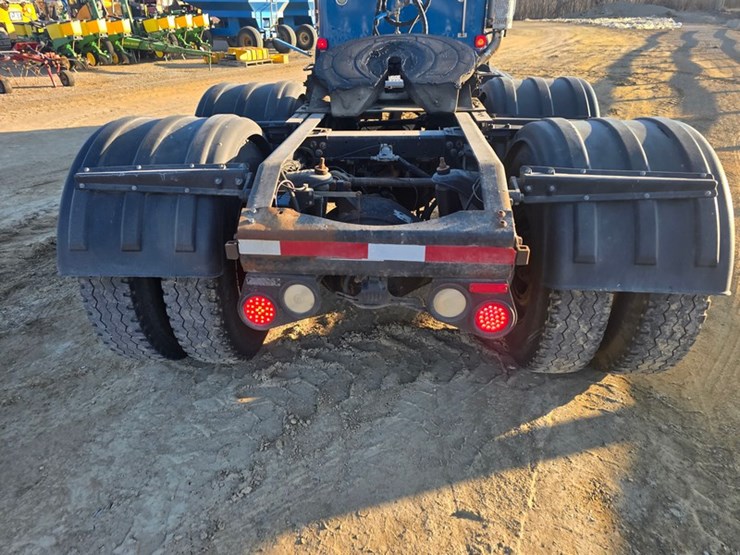 2010-peterbilt-367-image-5