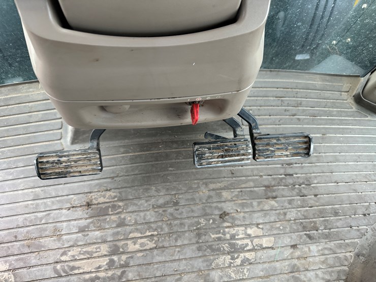 2012-john-deere-8335r-image-63