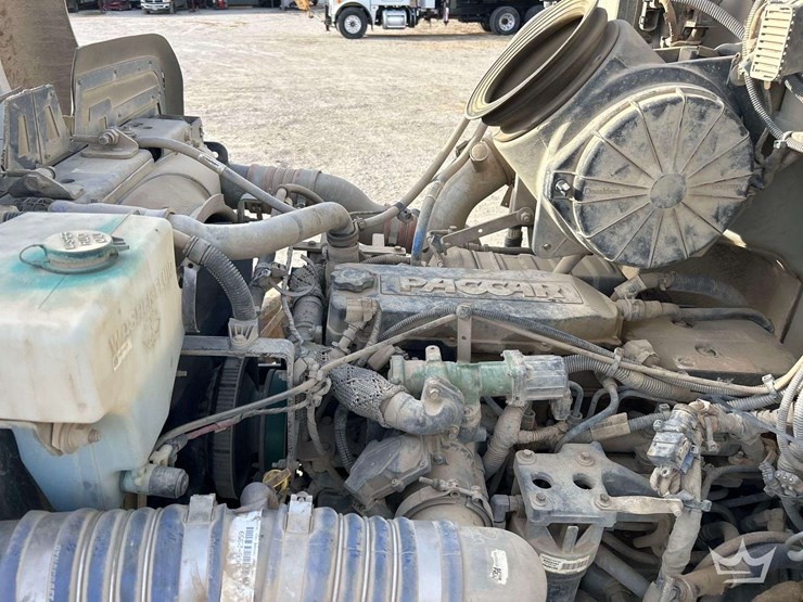 2015-peterbilt-337-image-10