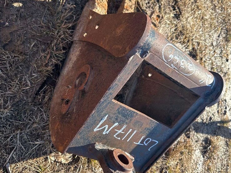 12in.-tooth-excavator-bucket-image-3