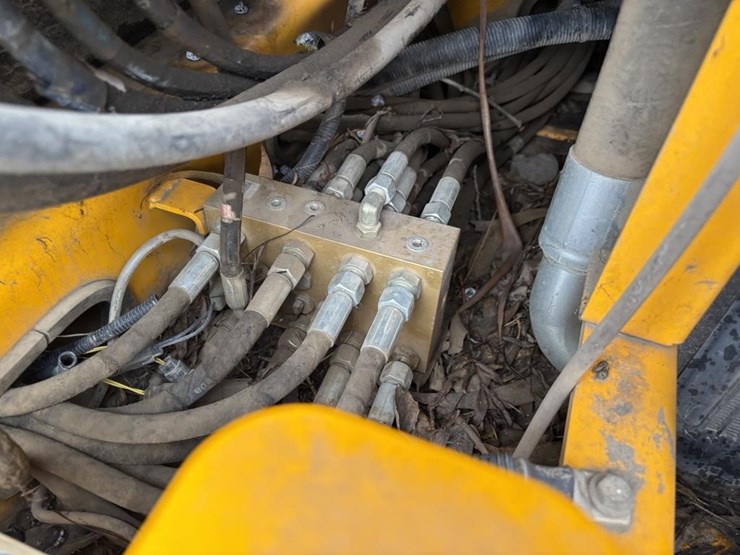 2012-jcb-js160-image-37