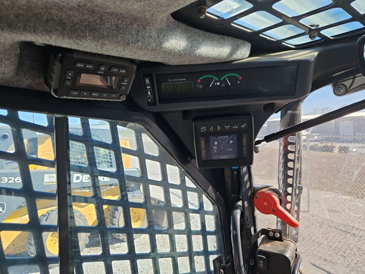 2022-deere-333g-image-11