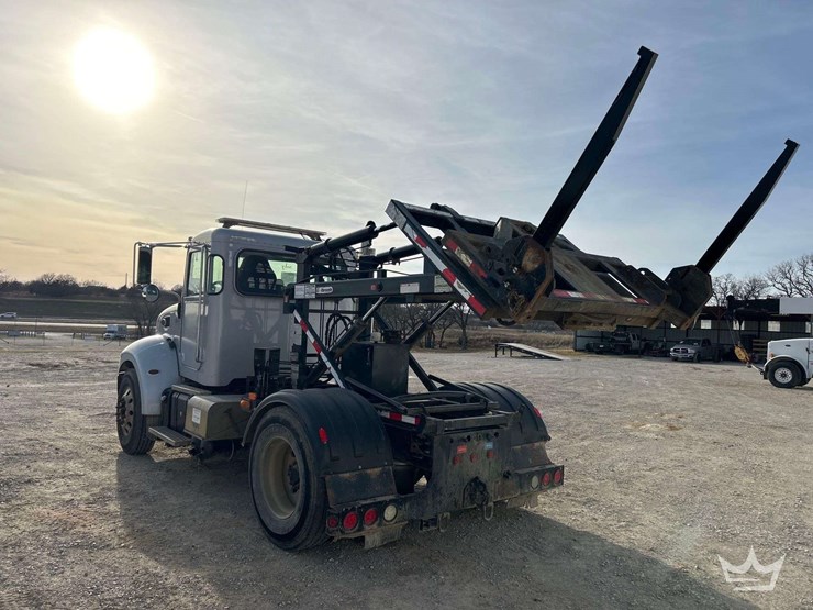 2015-peterbilt-337-image-3