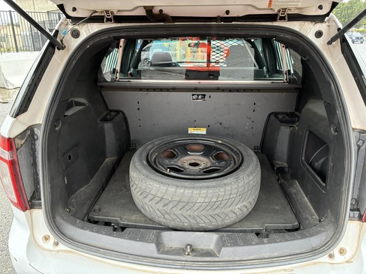 2015-ford-explorer-image-11