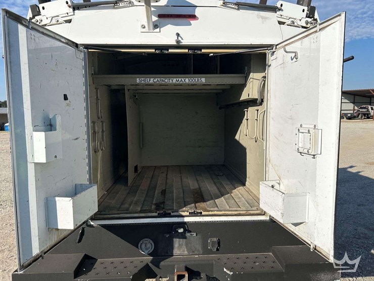 2013-chevrolet-silverado-3500hd-image-23