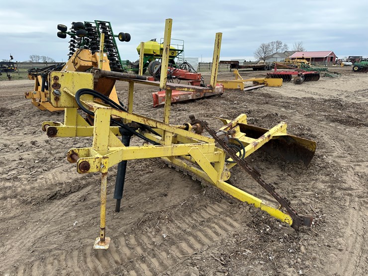 #38847-•-levee-trencher-image-1