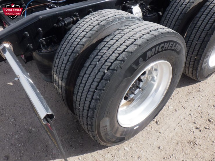 2022-freightliner-cascadia-116-image-6