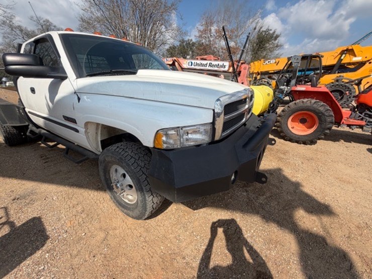2002-dodge-ram-3500-image-19