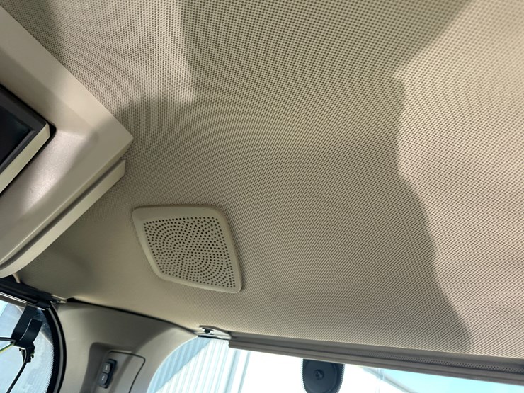 2023-john-deere-8r-250-image-65