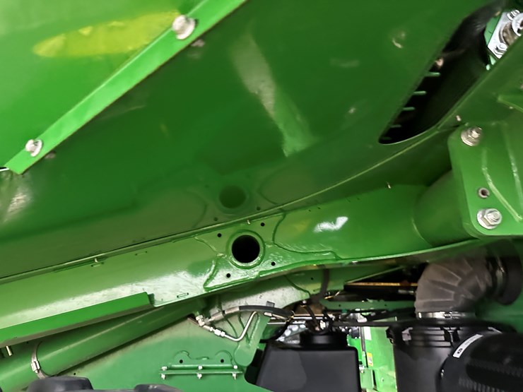 2021-john-deere-cp690-image-88