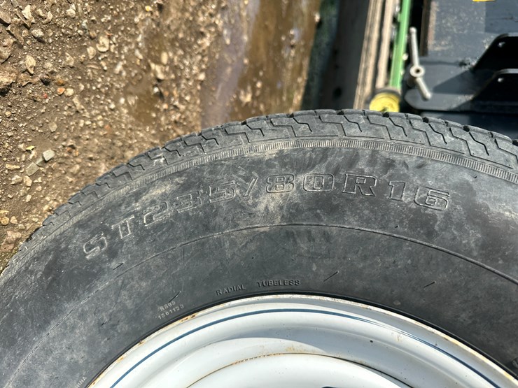 #38801-•-duo-lift-37'-header-trailer-image-5