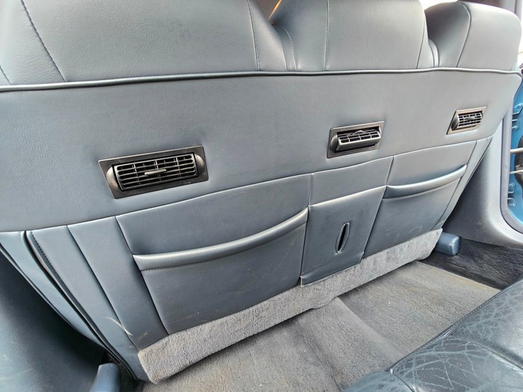 2006-cadillac-gm-superior-coach-6-door-limousine---only-21,567-miles-image-43