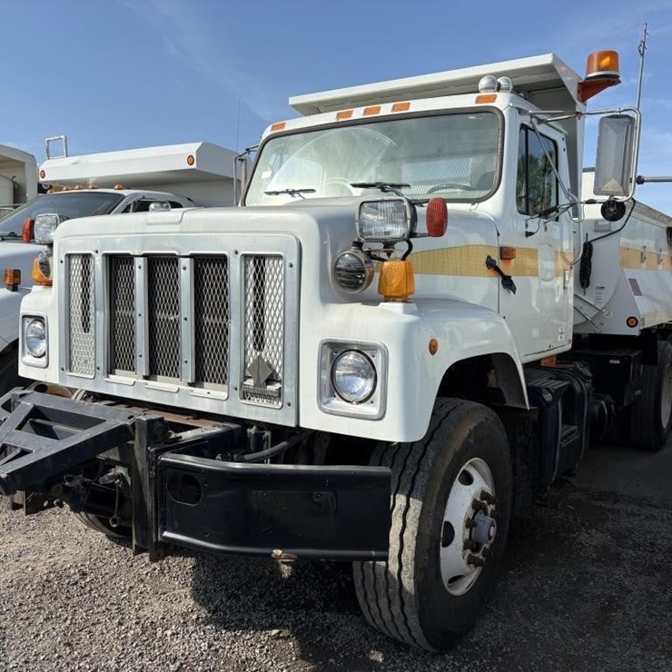 2002 INTERNATIONAL 2574