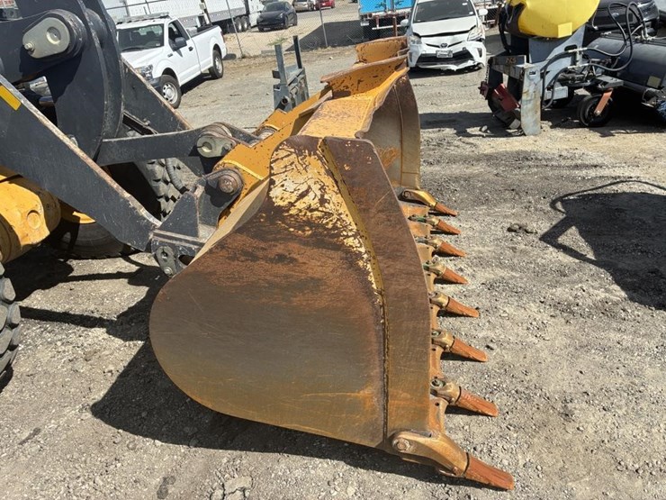 2018-deere-624k-image-6