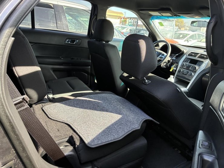 2015-ford-explorer-image-9