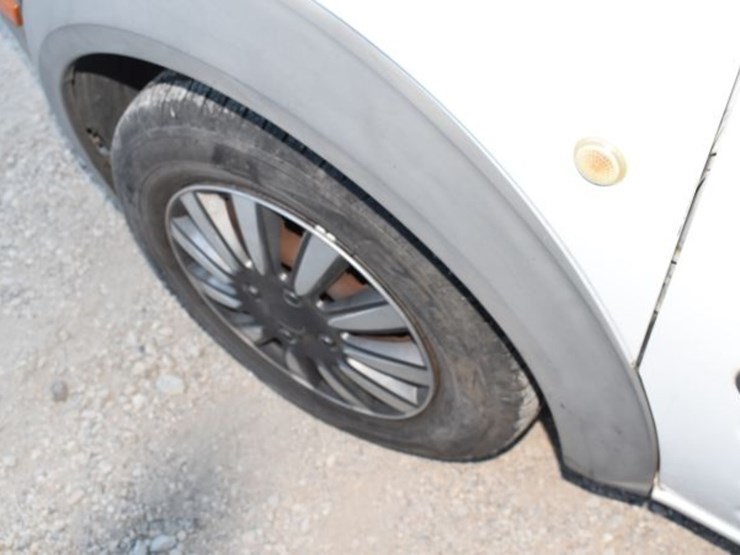 2010-ford-transit-image-12