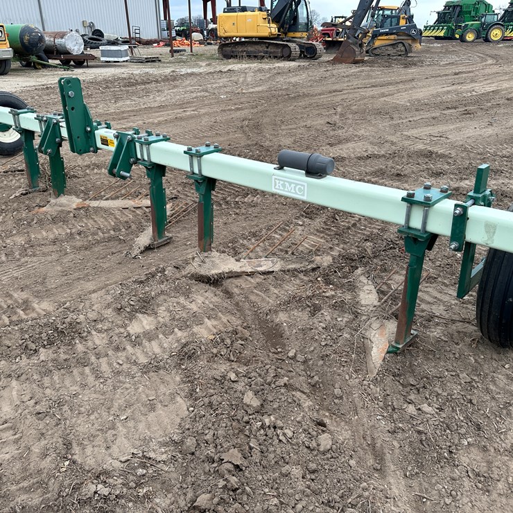 #38831 • KMC 6-row 38" Vine Lifter