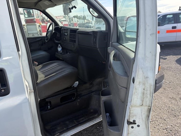 2008-utility-van-image-14