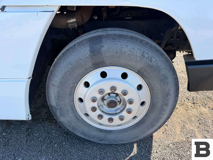 1992-freightliner-fld120-image-34