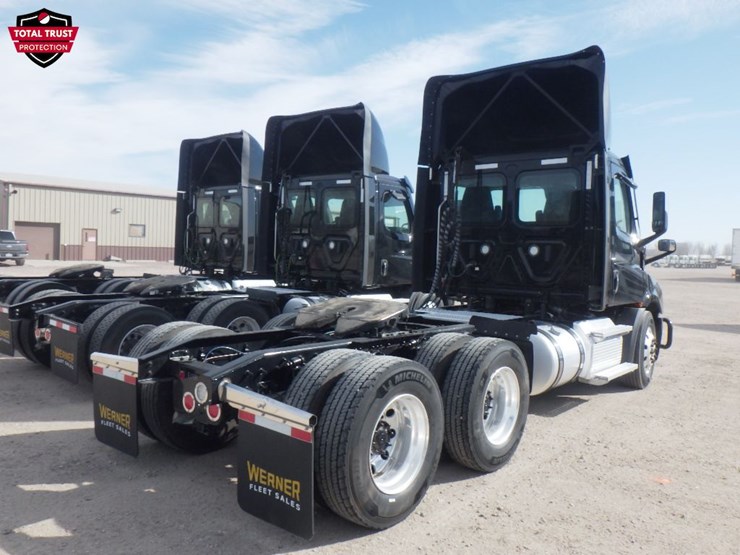 2022-freightliner-cascadia-116-image-7