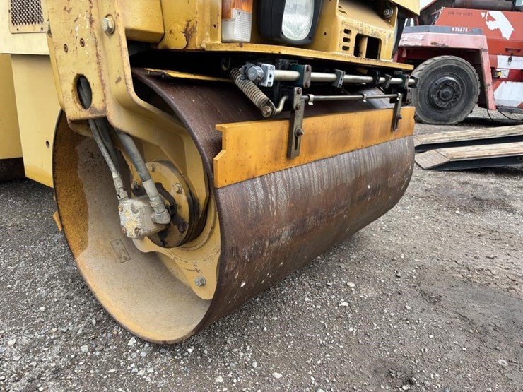 caterpillar-cb24-image-11