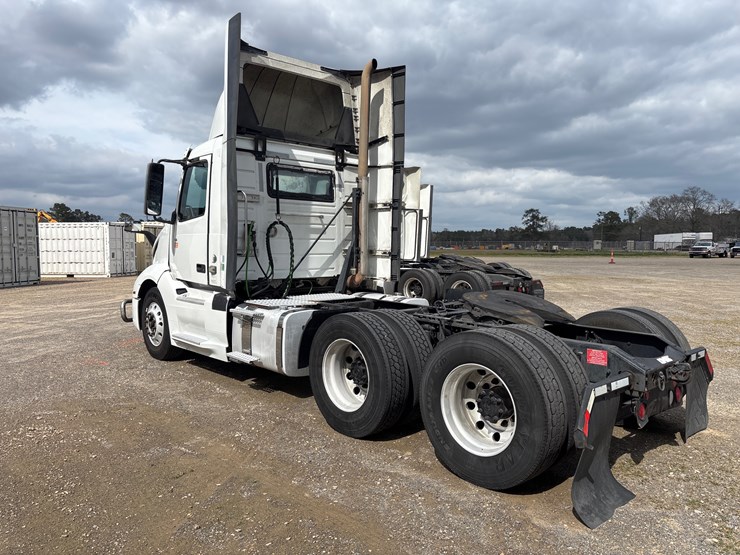 #211-•-2019-volvo-vnl-image-4