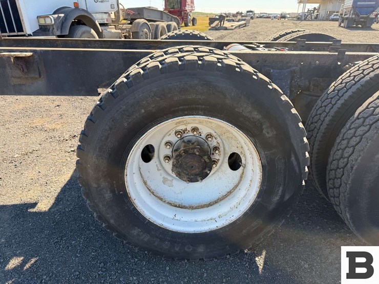 1995-freightliner-fld112-image-28