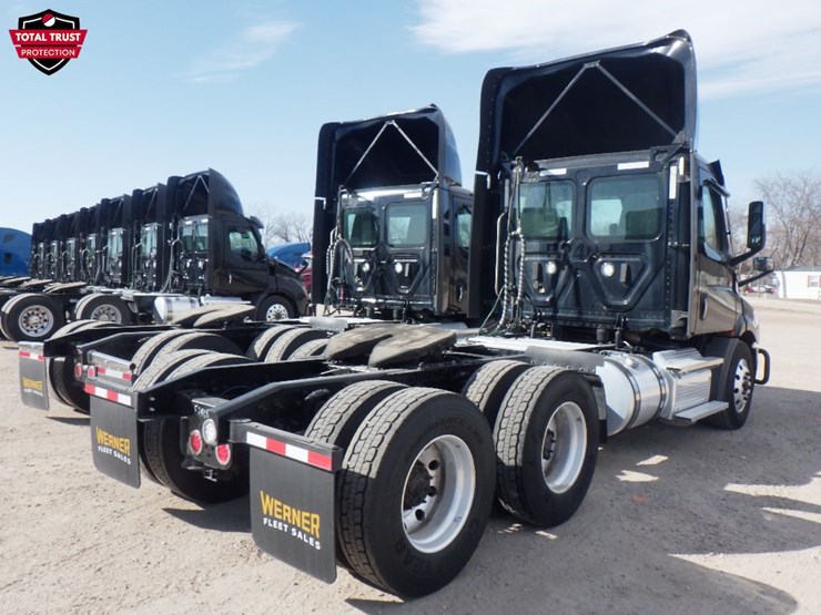 2022-freightliner-cascadia-116-image-7