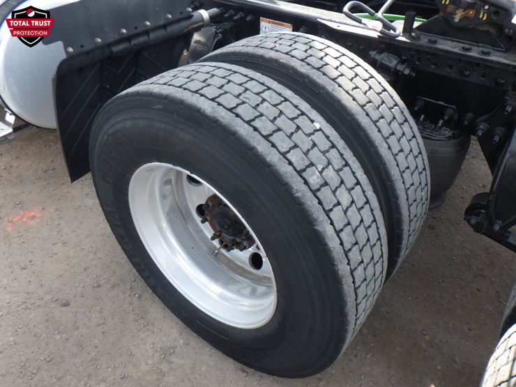 2022-freightliner-cascadia-116-image-13