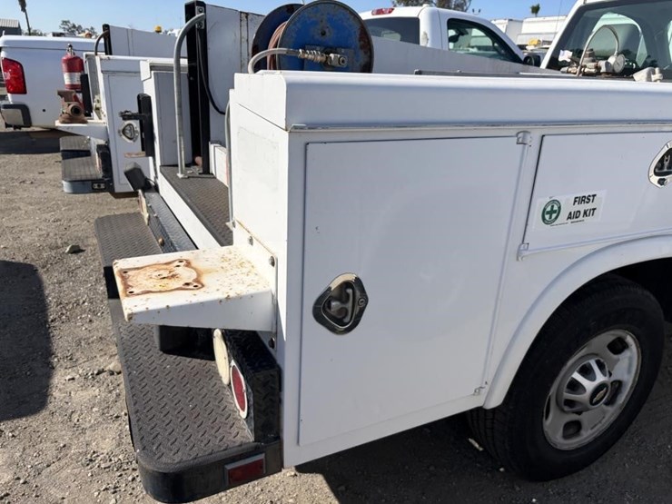 2011-chevrolet-2500-image-22