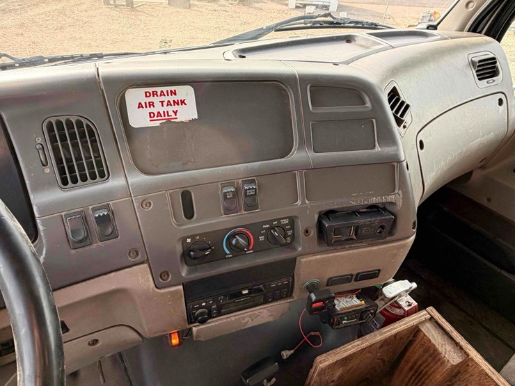 2001-tk-sterling-m5500-chassis-image-23