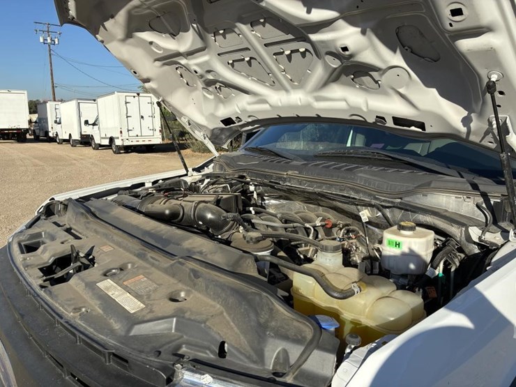 2022-ford-f450-xl-image-8