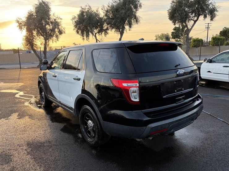 2015-ford-explorer-image-4
