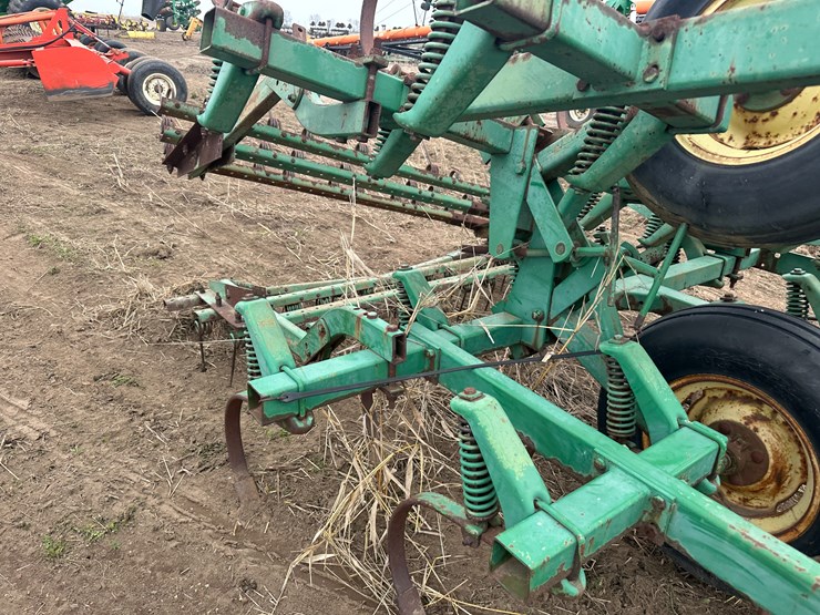 #40119-•-lot-of-(2)-7'-john-deere-cultivator-wings-image-17