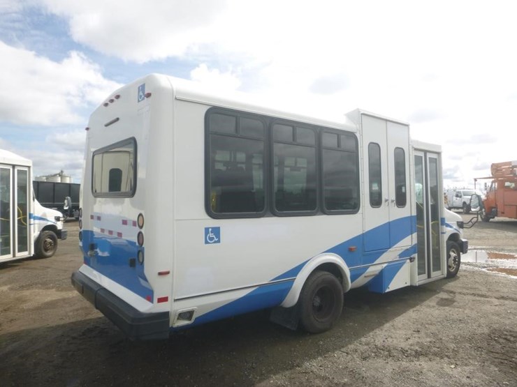 2014-ford-e450-image-3