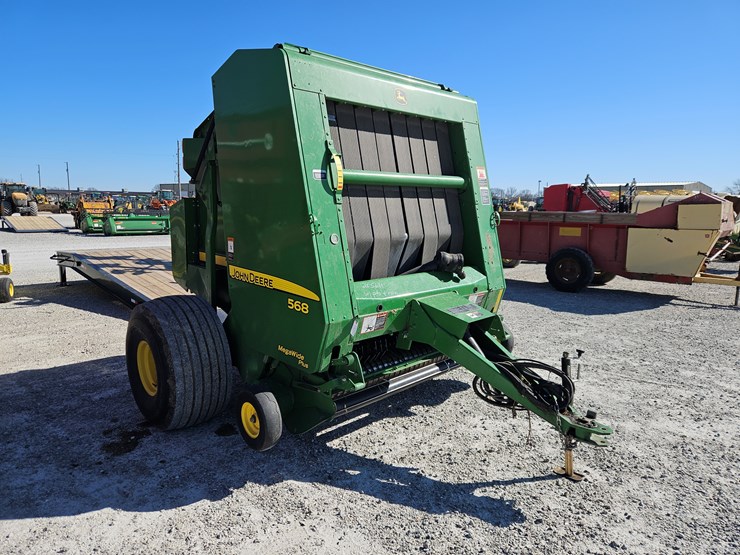 2011-john-deere-568-image-13