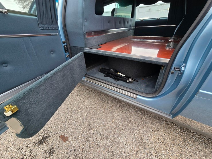 2004-cadillac-eagle-ultimate-hearse,-eagle-coachbuilders,-hearse-collector-special-image-48