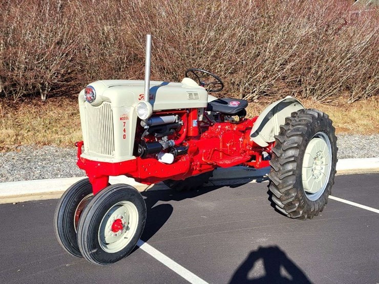 1955-ford-740-image-1