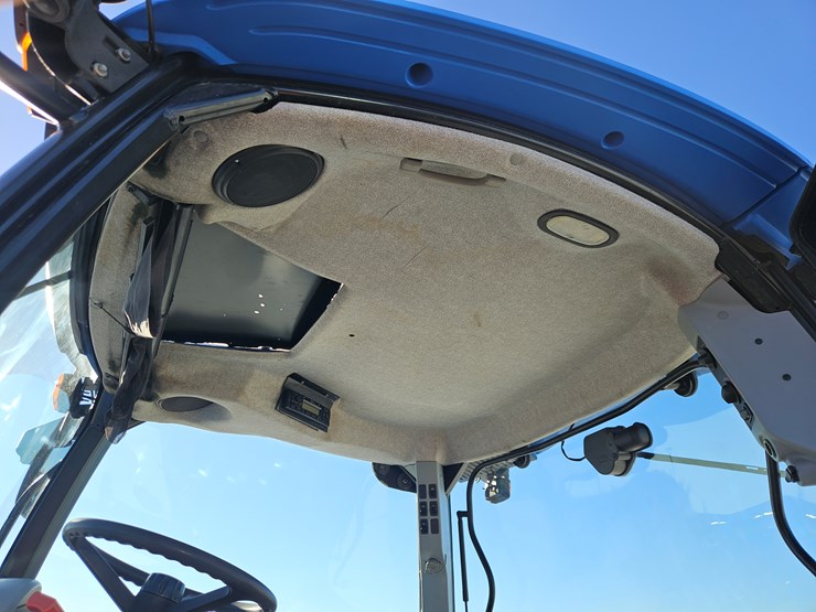 2010-new-holland-t6030-image-12